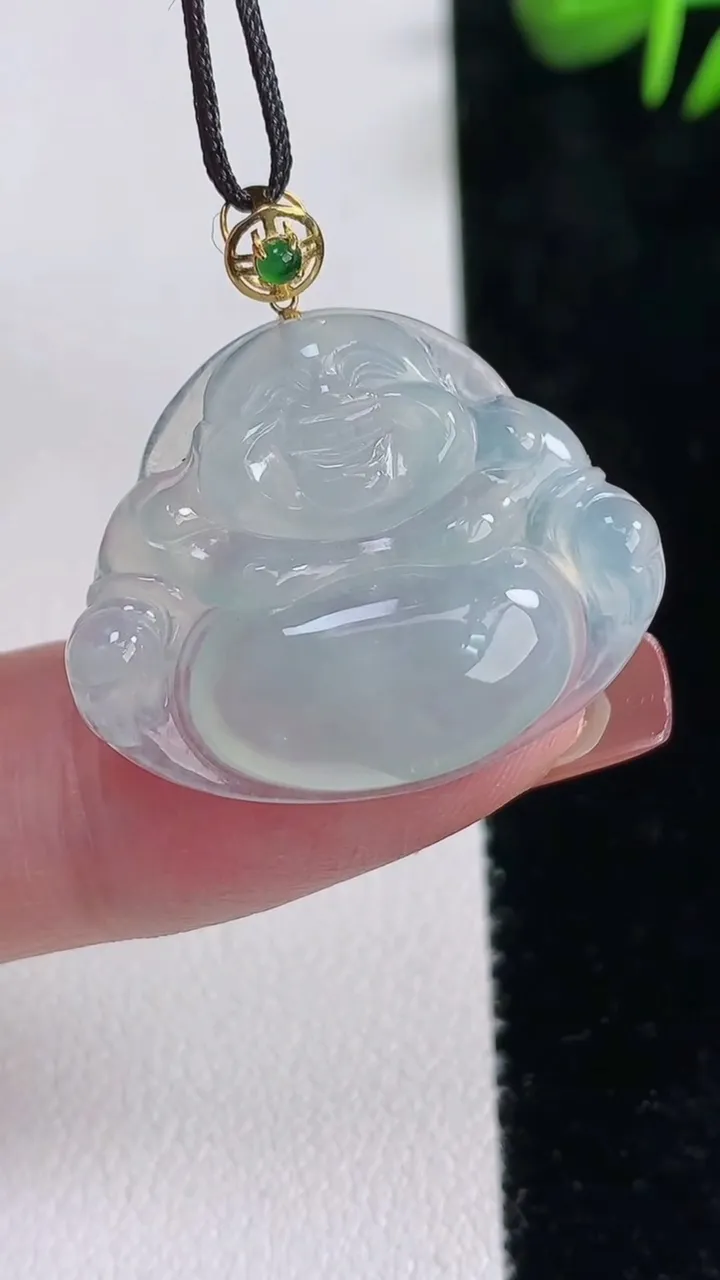 天然A货翡翠种白冰佛公吊坠，尺寸22-27.2-5，重量:4.74g
12月15日