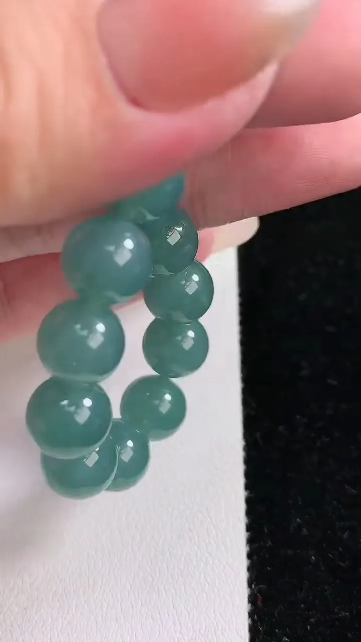 天然A货翡翠圆珠手串，尺寸9.8-18颗，重:30.92g12月15日
工厂直销收藏佳品,种好水足，色泽均匀，有种有色，上手高大气！