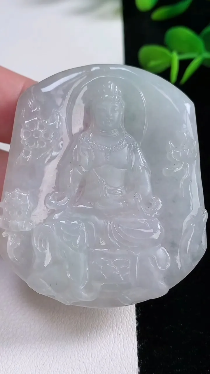 天然A货翡翠普贤菩萨吊坠，尺寸55.5-47.5-5.4，重量:32.90g
12月15日