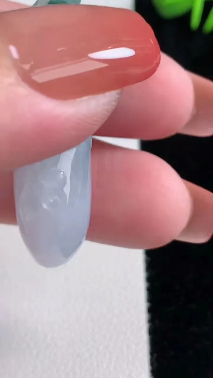 天然A货翡翠飘花福瓜吊坠，尺寸40.2-19.2-10.3，重量:13.93g
12月15日