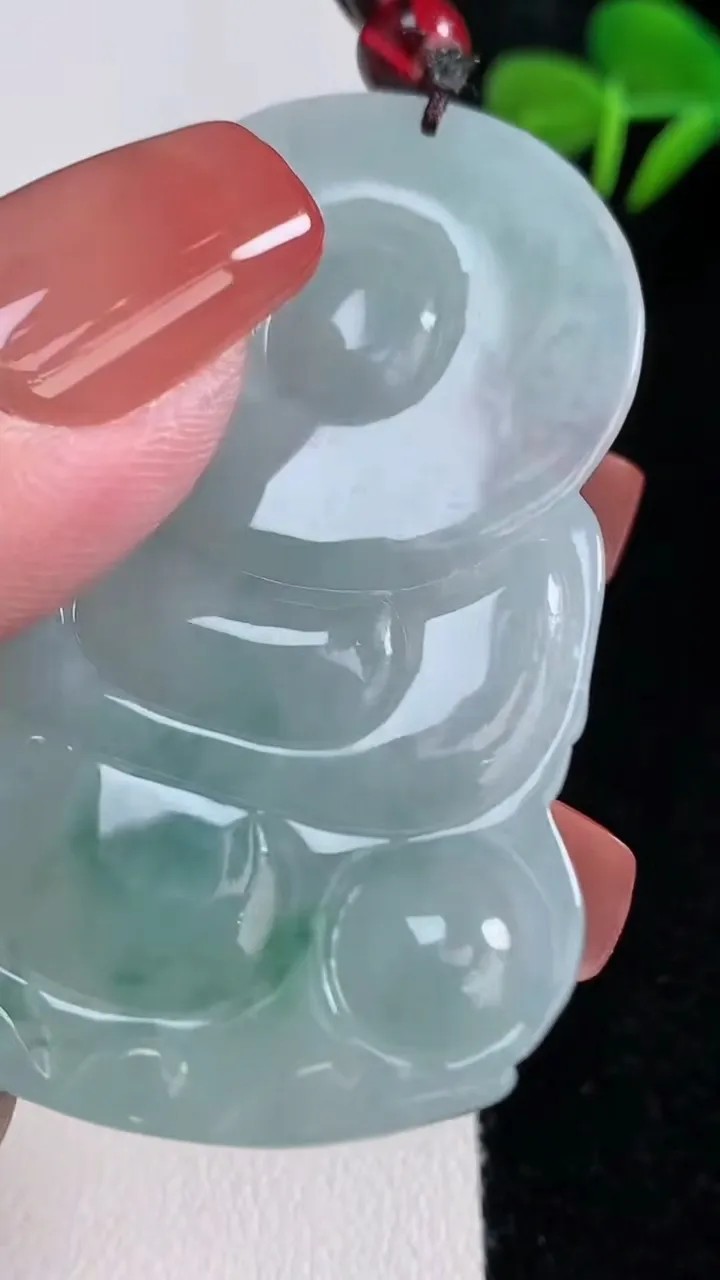 天然A货翡翠飘花观音菩萨吊坠，尺寸55.4-39.6-5.5，重量:22.24g
12月15日