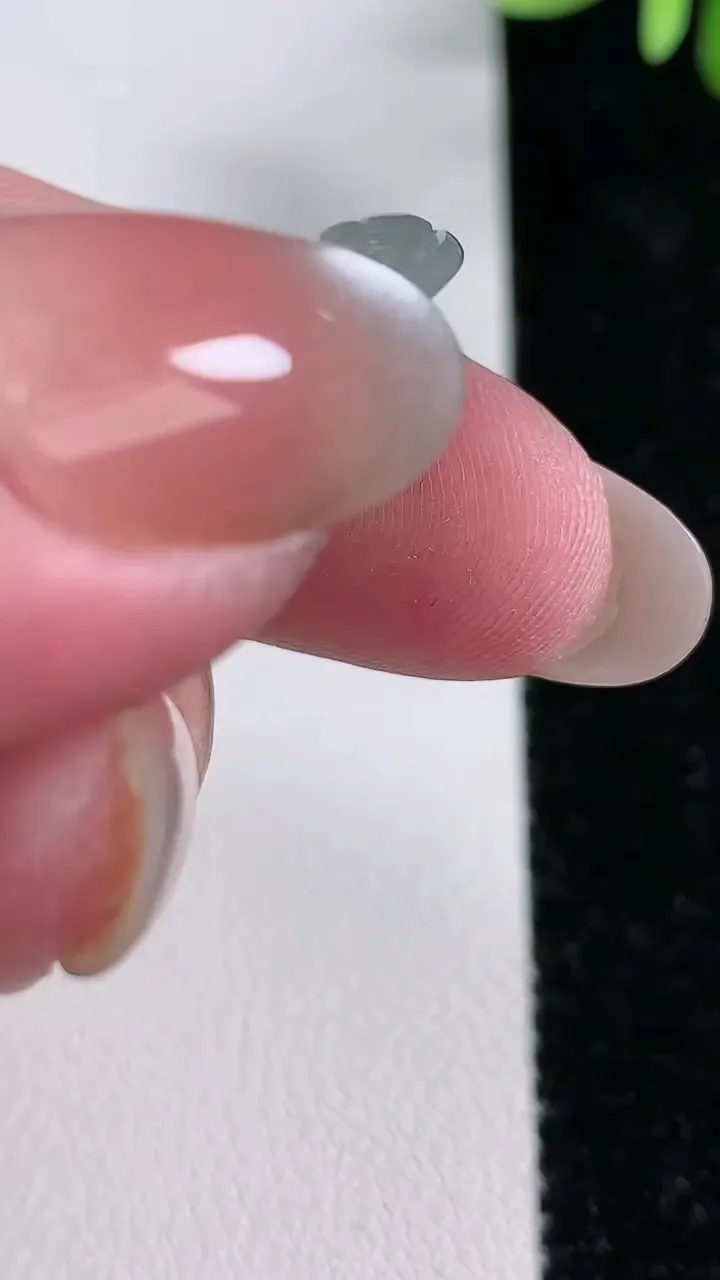 天然A货翡翠飘花观音菩萨吊坠，尺寸42.1-25.5-4.5，重:8.40g
12月15日