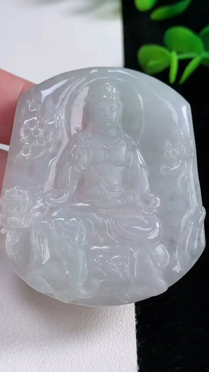 天然A货翡翠普贤菩萨吊坠，尺寸55.5-47.5-5.4，重量:32.90g
12月15日
