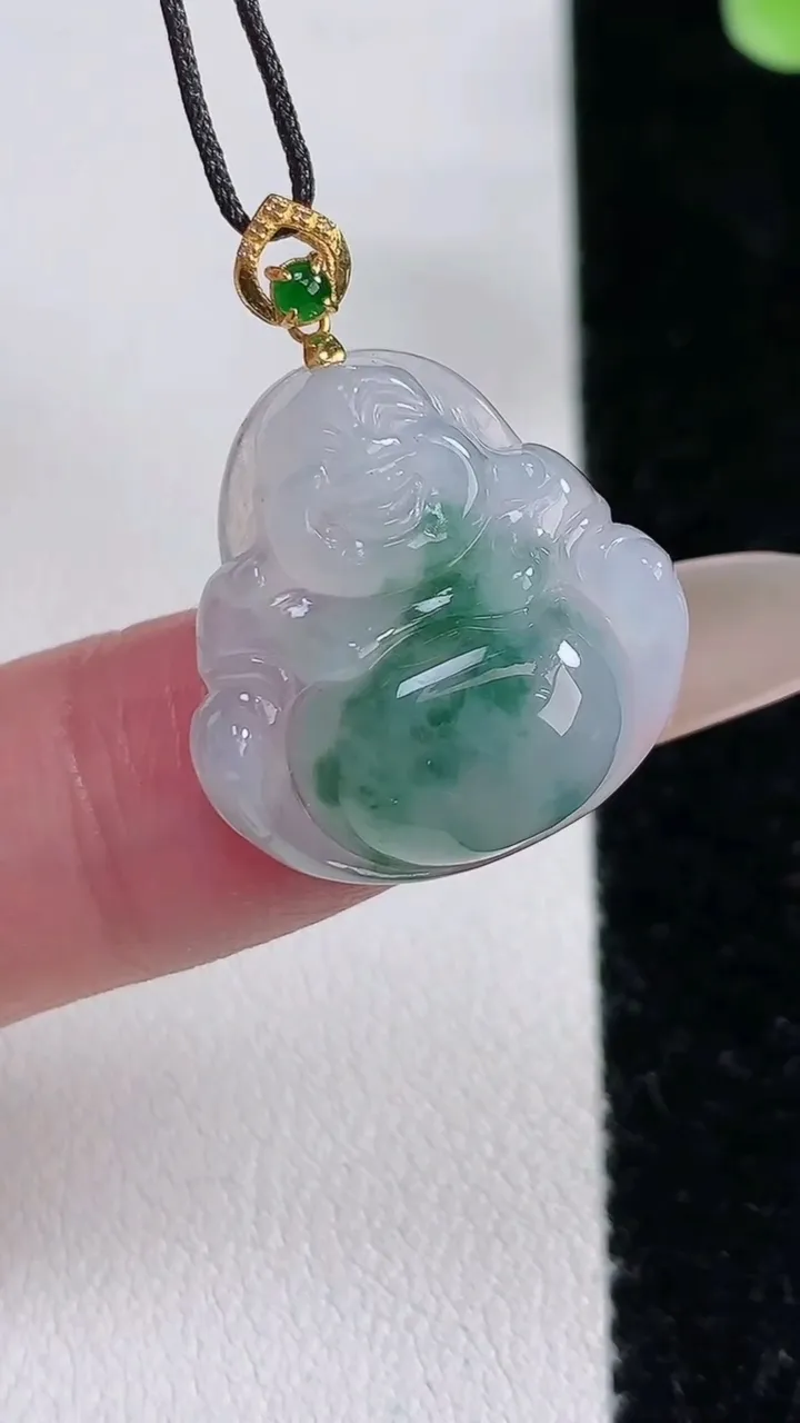 天然A货翡翠种飘花佛公吊坠，尺寸21.5-20.8-6.9，重:4.62g
12月15日