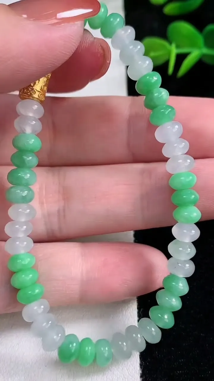 天然A货翡翠算盘珠手串，尺寸6.2-3.4-45颗，重量:14.16g12月15日
工厂直销收藏佳品,种好水足，色泽均匀，有种有色，上手高大气！