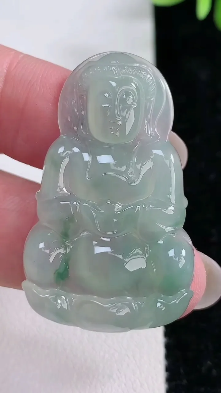 天然A货翡翠飘花观音菩萨吊坠，尺寸42.1-25.5-4.5，重:8.40g
12月15日