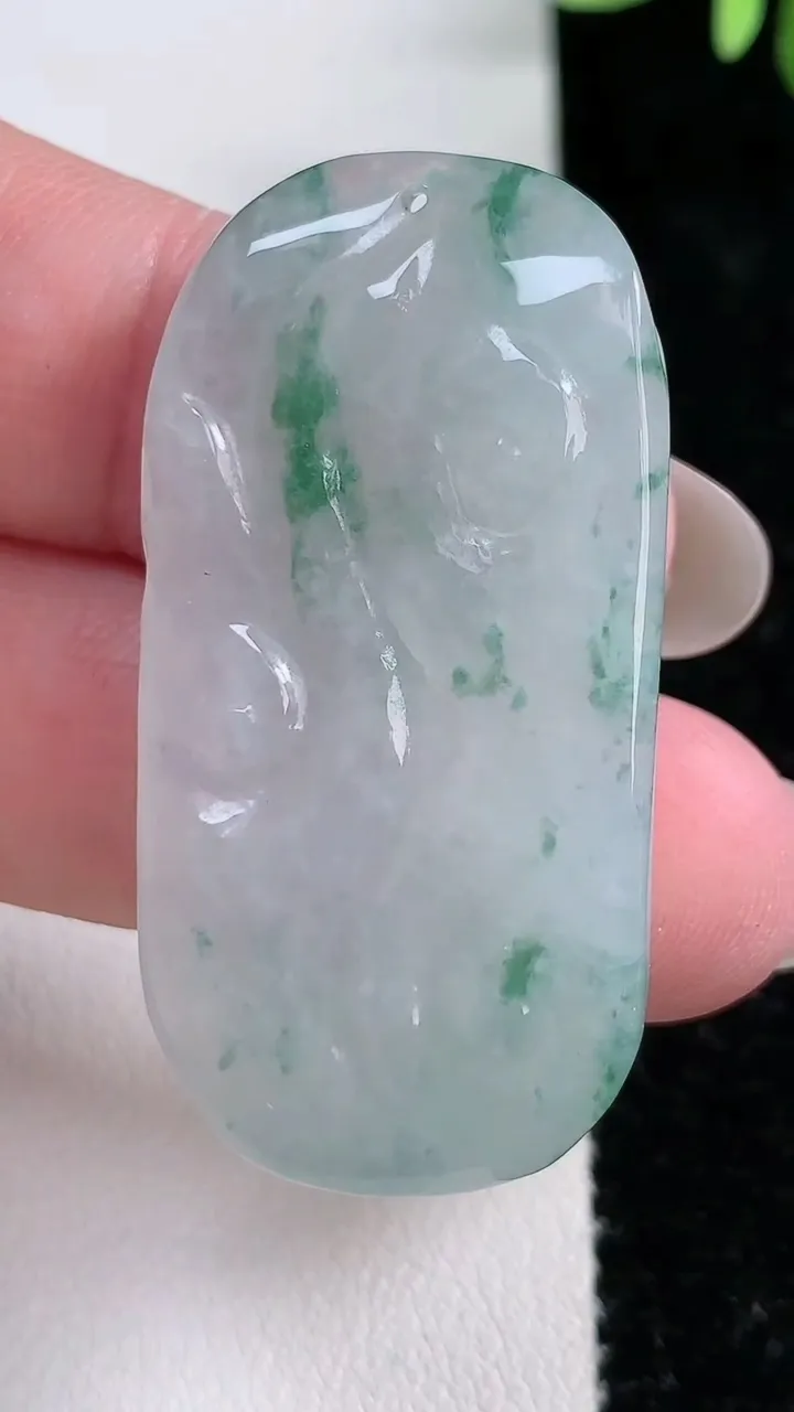 天然A货翡翠飘花富甲一方吊坠，尺寸44-21.8-9，重:16.70g
12月15日