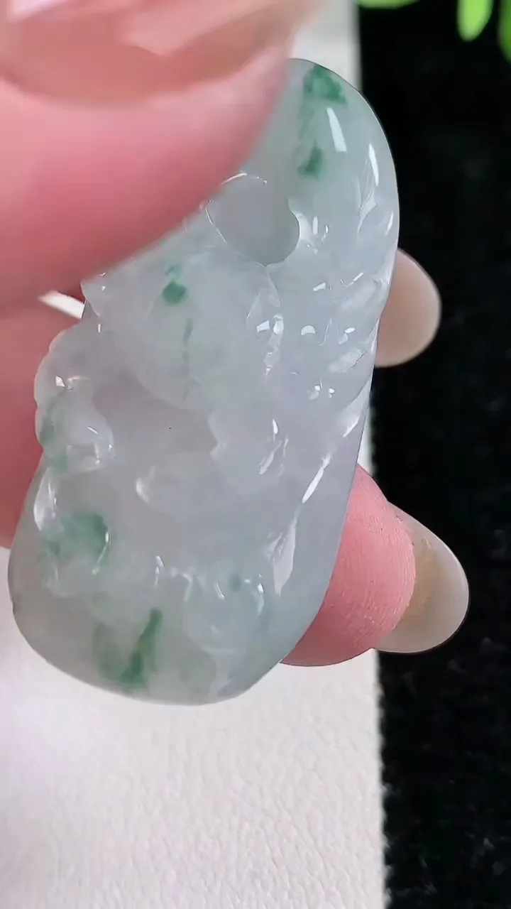 天然A货翡翠飘花富甲一方吊坠，尺寸44-21.8-9，重:16.70g
12月15日