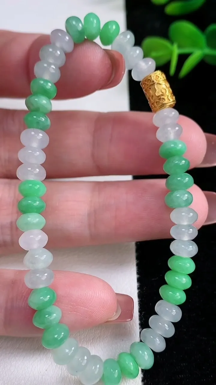 天然A货翡翠算盘珠手串，尺寸6.2-3.4-45颗，重量:14.16g12月15日
工厂直销收藏佳品