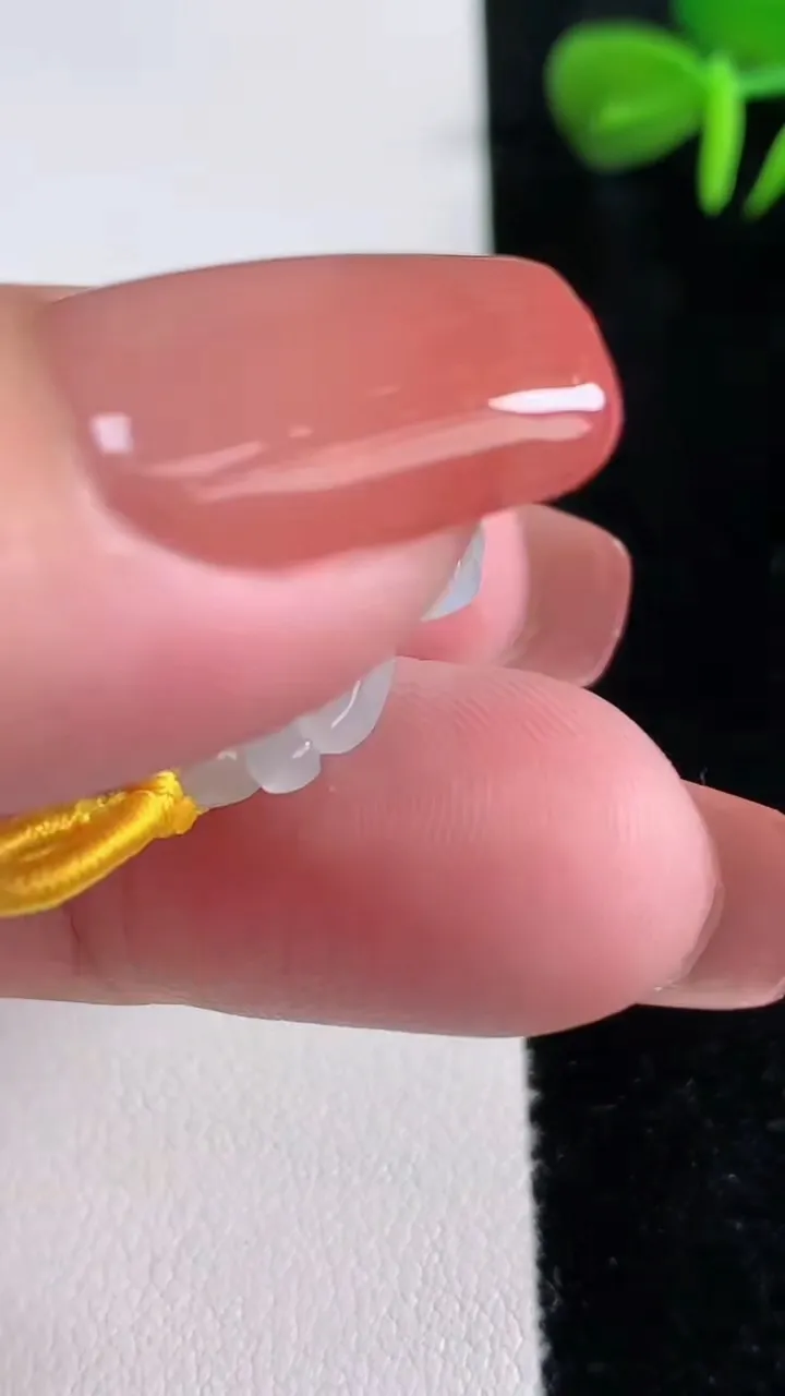 天然A货翡翠貔貅吊坠，尺寸21.3-15.7-11.3，重量:8.56g
12月15日