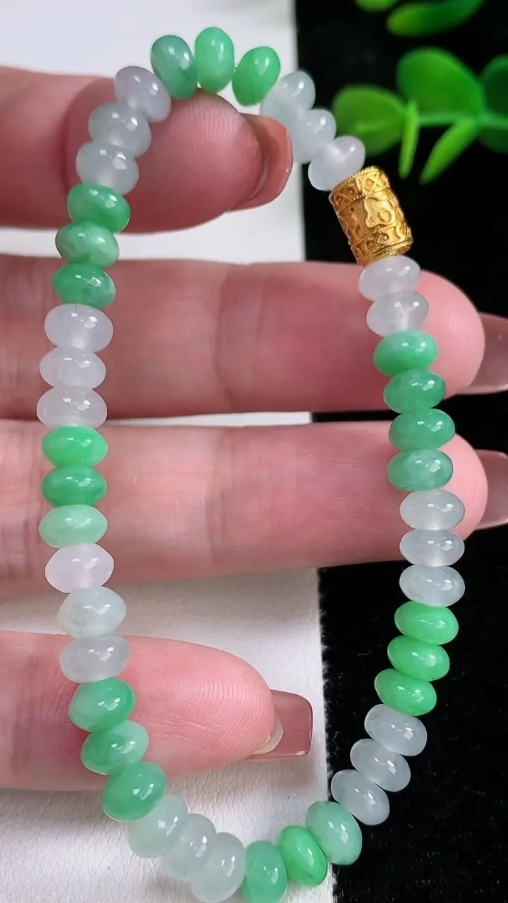 天然A货翡翠算盘珠手串，尺寸6.2-3.4-45颗，重量:14.16g12月15日
工厂直销收藏佳品,种好水足，色泽均匀，有种有色，上手高大气！