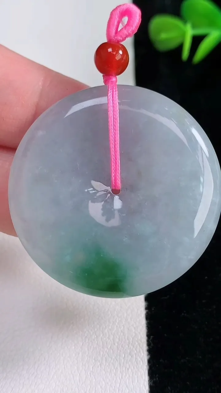 天然A货翡翠飘花平安扣吊坠，尺寸34.7-5.3，重量:14.03g
12月15日