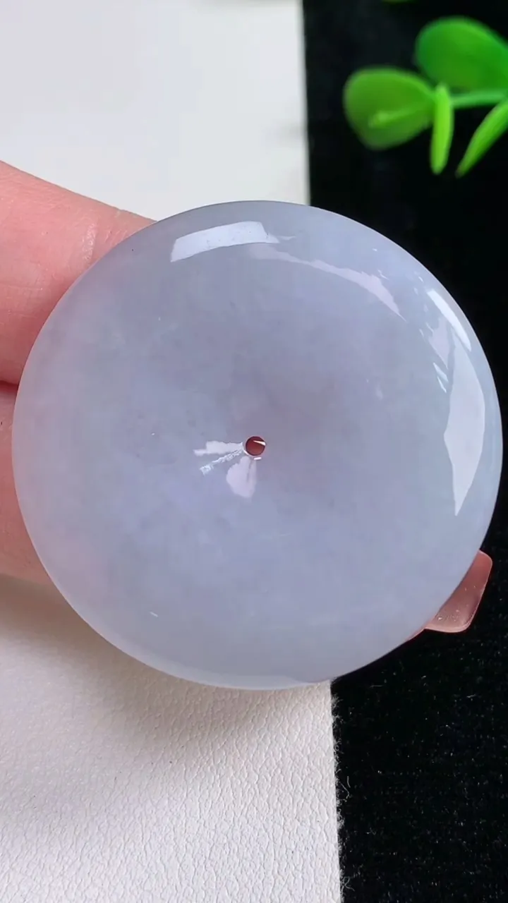 天然A货翡翠紫罗兰平安扣吊坠，尺寸40-5.8，重量:20.23g
12月15日