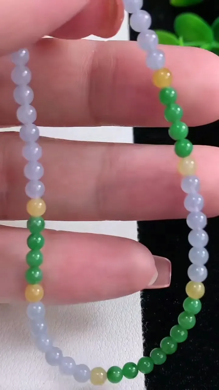 天然A货翡翠三彩小米珠手串，尺3.5-50颗，重量:5.26g12月15日
工厂直销收藏佳品,种好水足，色泽均匀，有种有色，上手高大气！