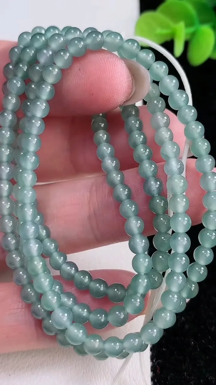 天然A货翡翠小米珠项链，尺寸4-166颗，重:18.58g12月15日
工厂直销收藏佳品,种好水足，色泽均匀，有种有色，上手高大气！