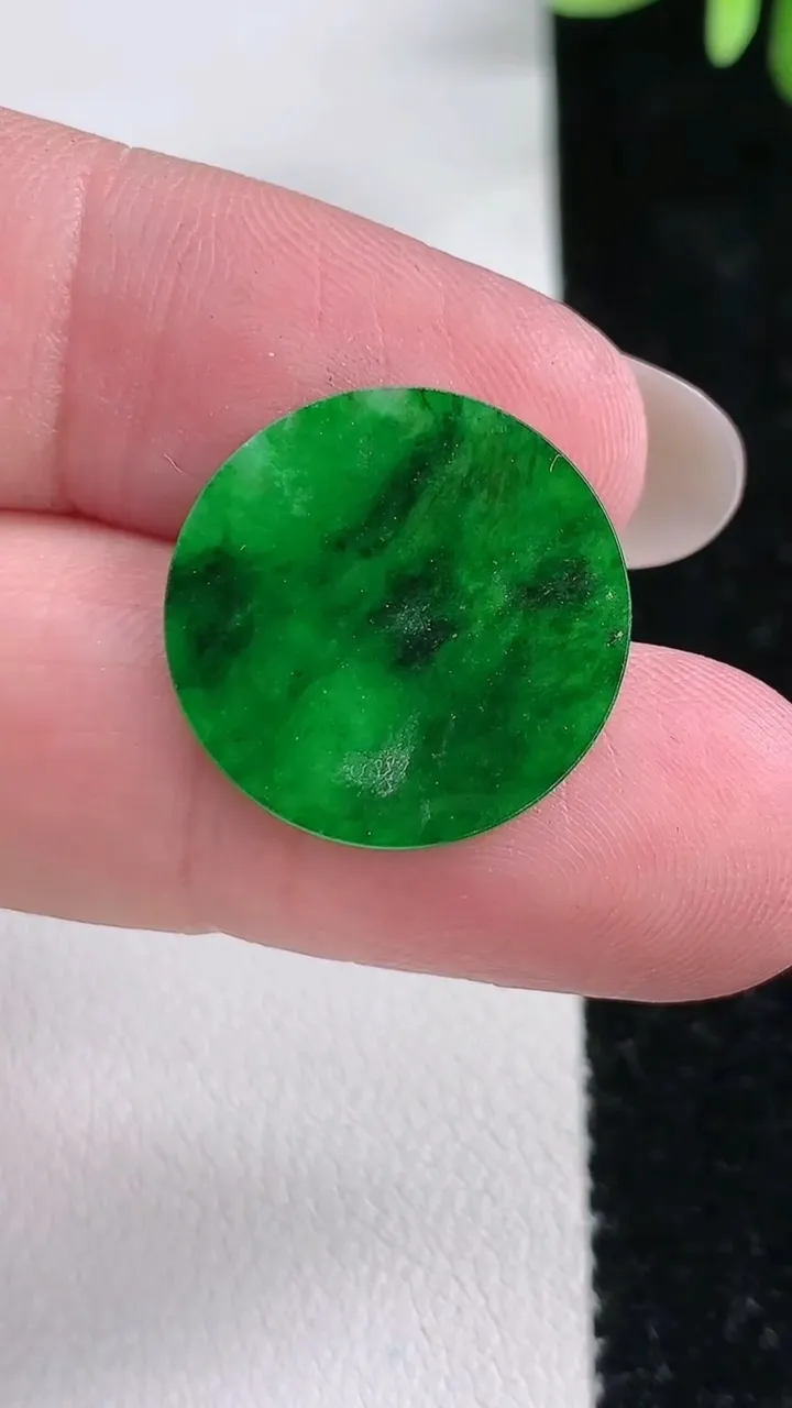 天然A货翡翠无事牌镶嵌件，尺寸19.2-1，重:0.85g
12月15日