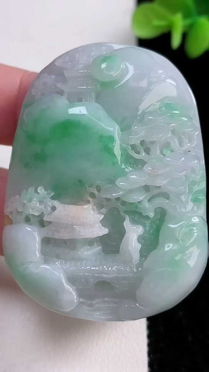 天然A货翡翠山水牌吊坠，尺寸54.4-40-11.8，重:51.81g
12月15日
