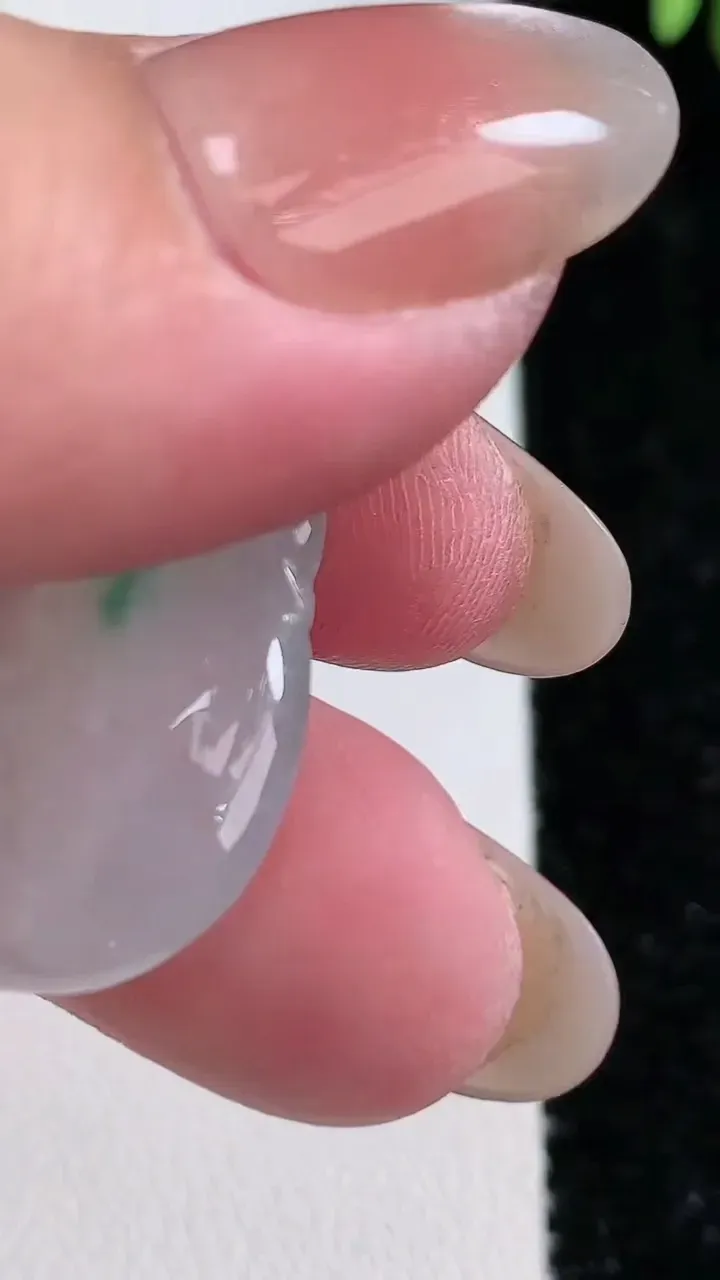 天然A货翡翠飘花葫芦吊坠，尺寸32.6-20-5.8，重:7.18g
12月15日