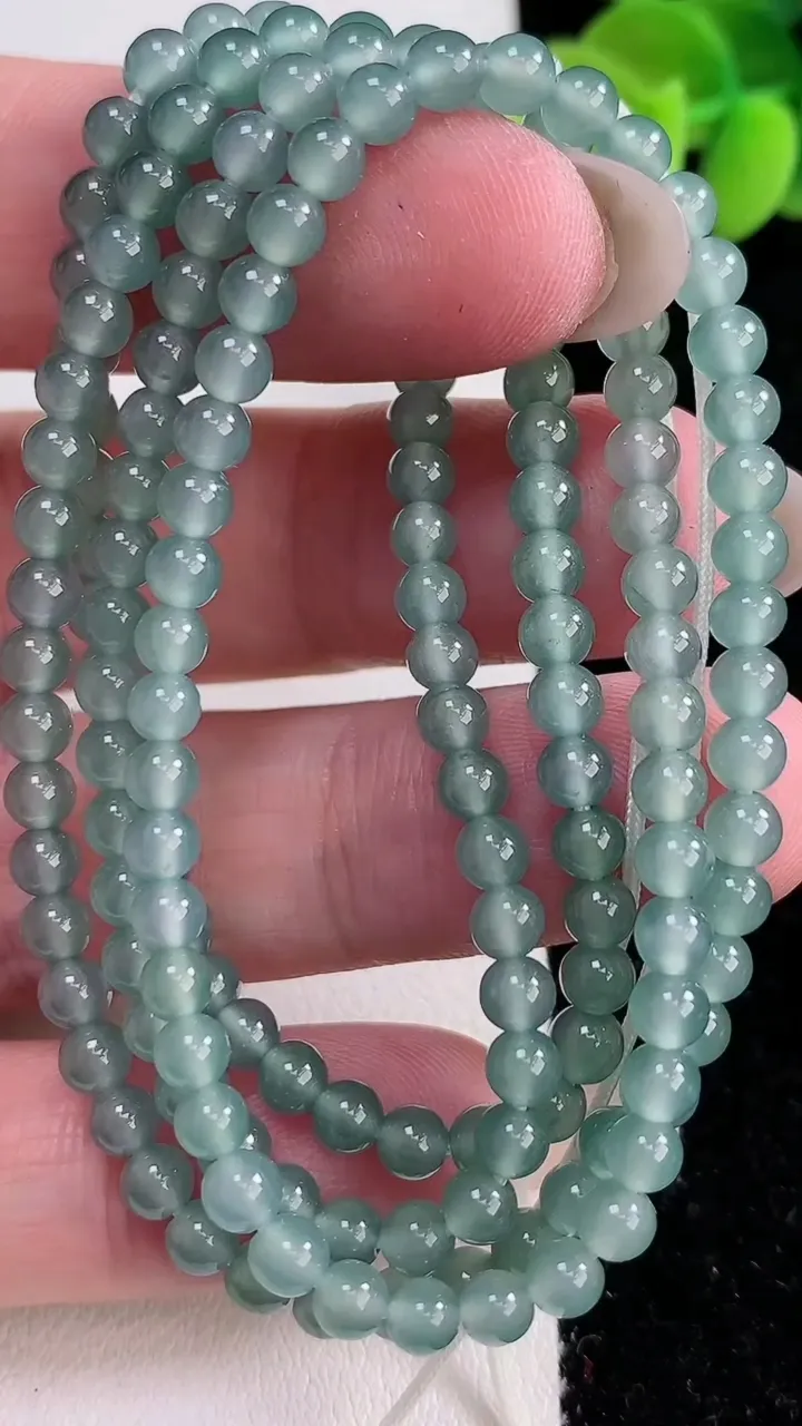 天然A货翡翠小米珠项链，尺寸4-166颗，重:18.58g12月15日
工厂直销收藏佳品,种好水足，