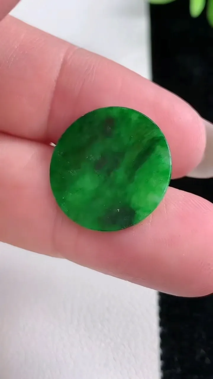 天然A货翡翠无事牌镶嵌件，尺寸19.2-1，重:0.85g
12月15日