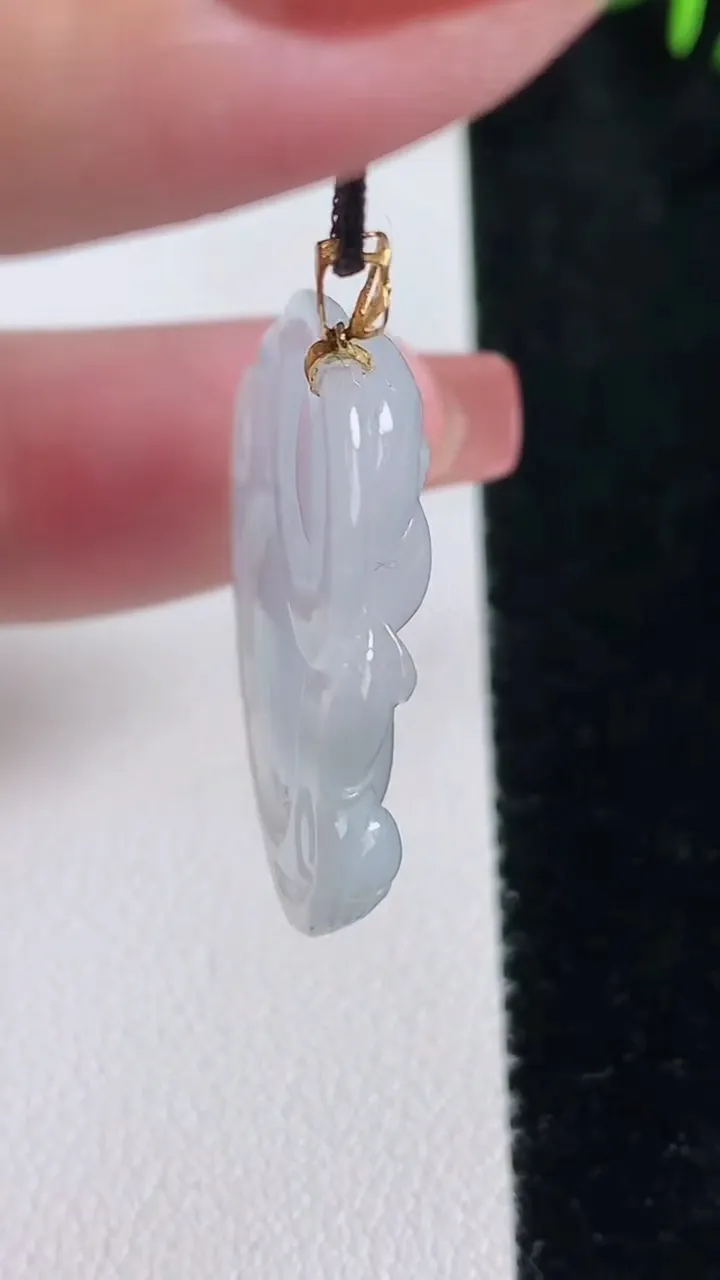 天然A货翡翠种白冰佛公吊坠，尺寸27.2-29-5.3，重量:6.12g
12月15日