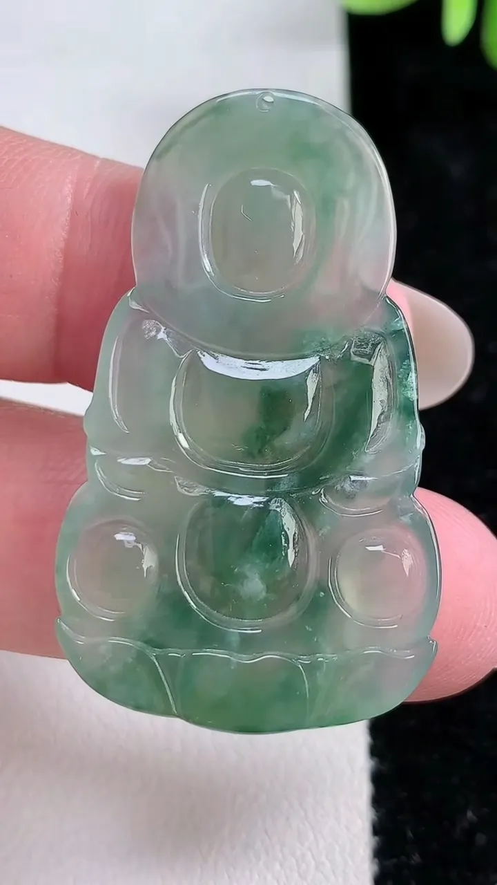 天然A货翡翠飘花观音菩萨吊坠尺寸43.2-25.7-3.2，重:7.08g
12月15日