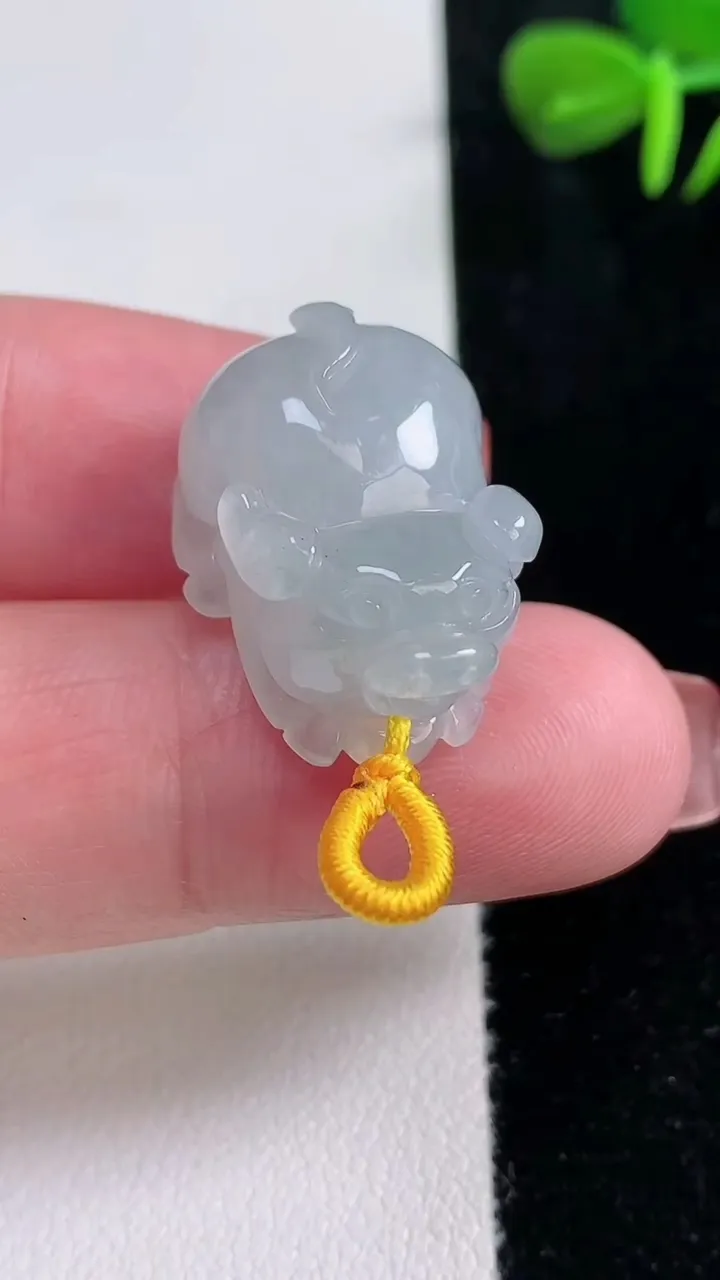 天然A货翡翠貔貅吊坠，尺寸21.3-15.7-11.3，重量:8.56g
12月15日