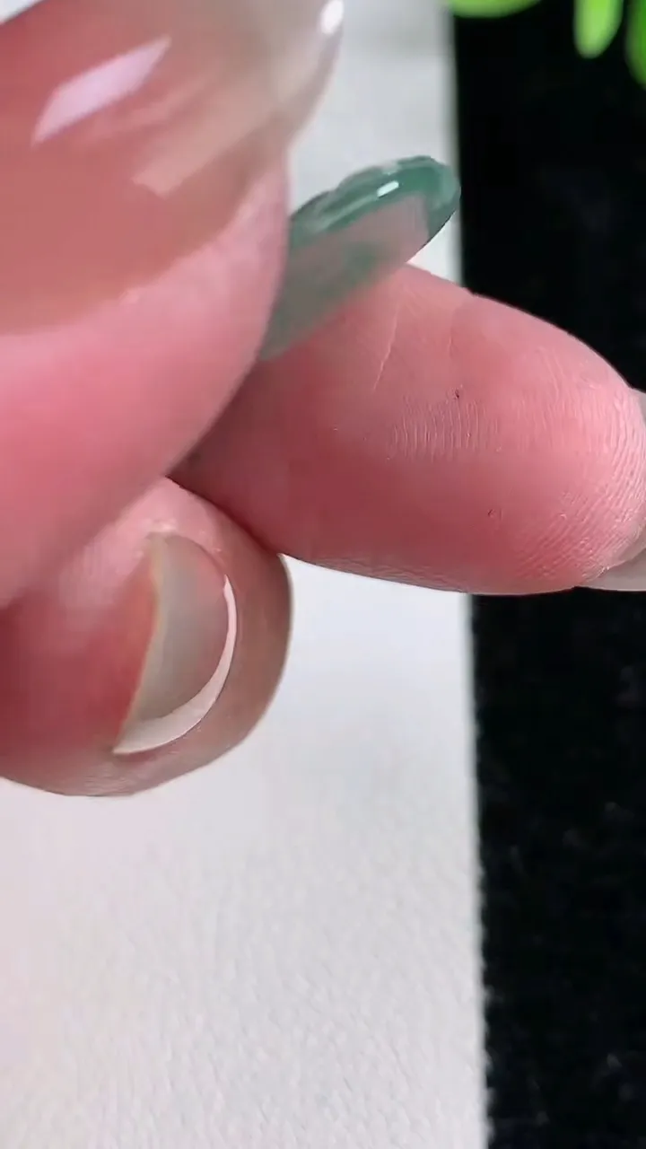 天然A货翡翠飘花观音菩萨吊坠尺寸43.2-25.7-3.2，重:7.08g
12月15日