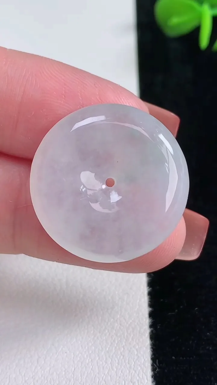 天然A货翡翠平安扣吊坠，尺寸24.6-5，重量:6.58g
12月15日