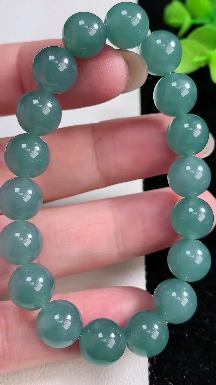 天然A货翡翠圆珠手串，尺寸9.8-18颗，重:30.92g12月15日
工厂直销收藏佳品,种好水足，