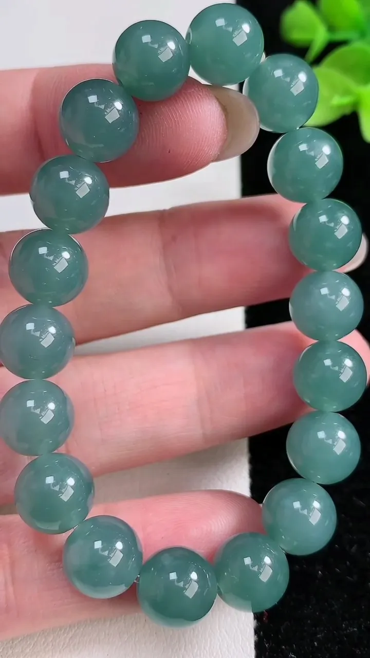 天然A货翡翠圆珠手串，尺寸9.8-18颗，重:30.92g12月15日
工厂直销收藏佳品,种好水足，