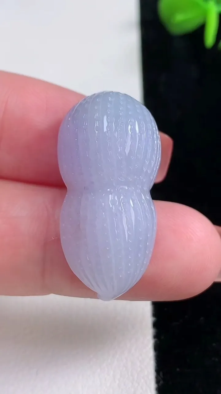 天然A货翡翠紫罗兰花生吊坠，尺寸30.3-15.3-11，重量:9.17g
12月15日