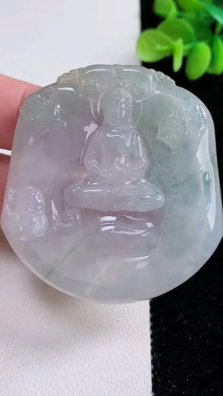 天然A货翡翠观音菩萨吊坠，尺寸54.6-51-5.7，重:28.67g
12月15日