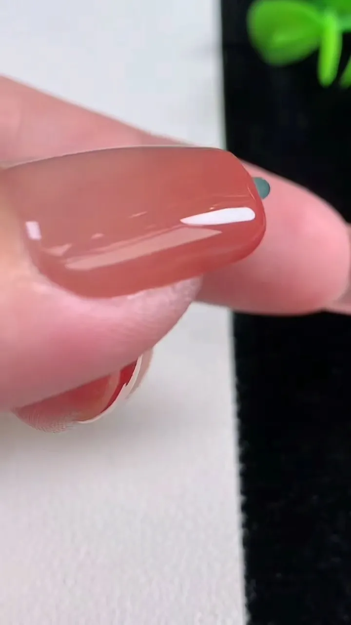 天然A货翡翠冰种飘花如意吊坠，尺寸38.2-20.6-3.8，重量:7.62g
12月15日