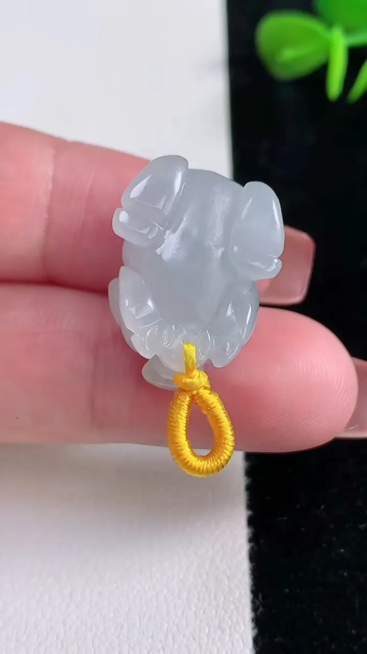 天然A货翡翠貔貅吊坠，尺寸21.3-15.7-11.3，重量:8.56g
12月15日