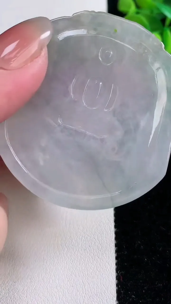 天然A货翡翠观音菩萨吊坠，尺寸54.6-51-5.7，重:28.67g
12月15日