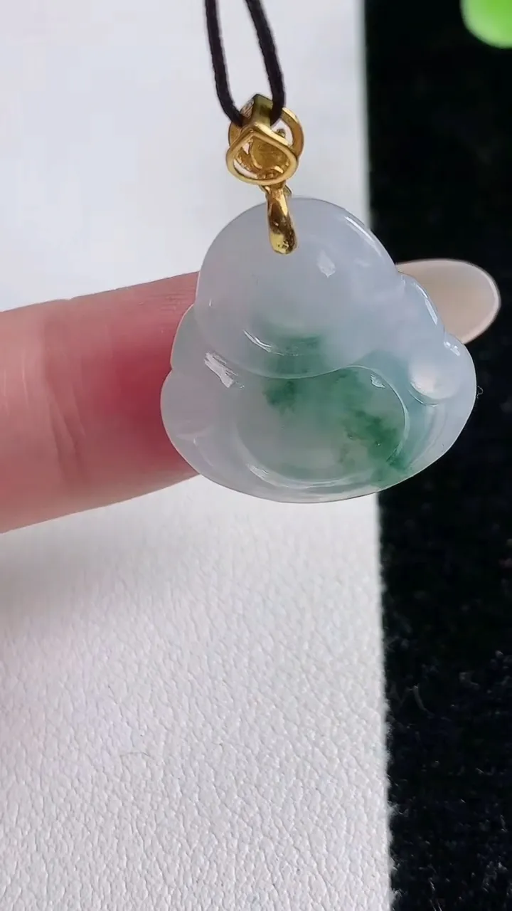 天然A货翡翠种飘花佛公吊坠，尺寸21.5-20.8-6.9，重:4.62g
12月15日