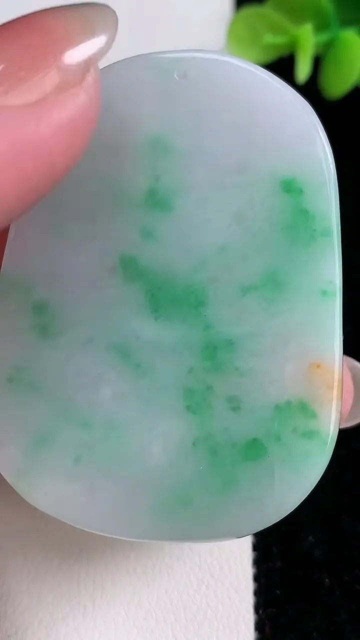 天然A货翡翠山水牌吊坠，尺寸54.4-40-11.8，重:51.81g
12月15日