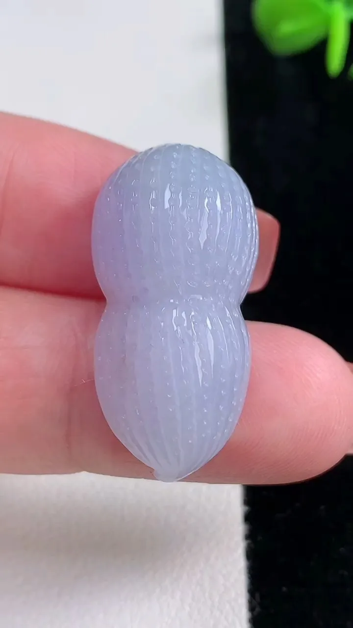 天然A货翡翠紫罗兰花生吊坠，尺寸30.3-15.3-11，重量:9.17g
12月15日