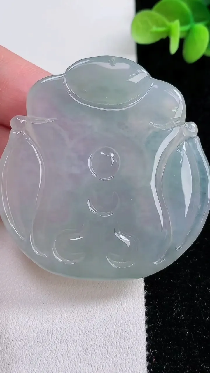 天然A货翡翠大日如来吊坠，尺寸53.8-51.6-7.9，重:34.94g
12月15日