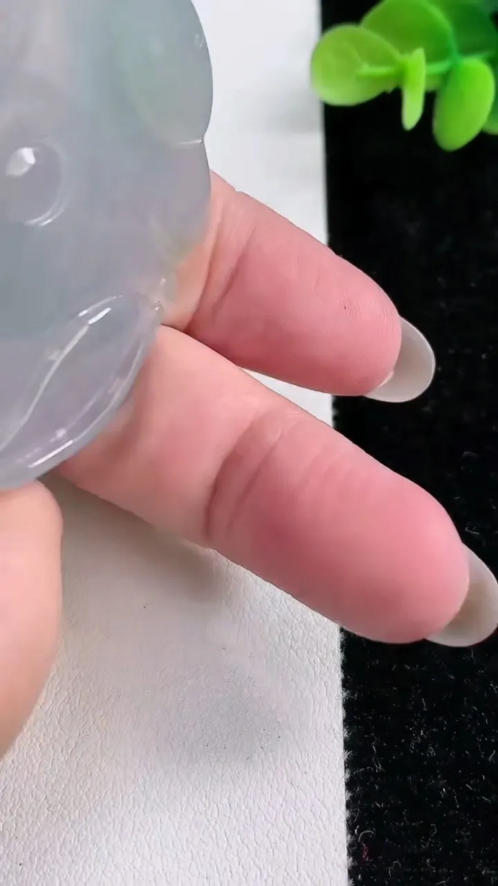 天然A货翡翠大日如来吊坠，尺寸53.8-51.6-7.9，重:34.94g
12月15日