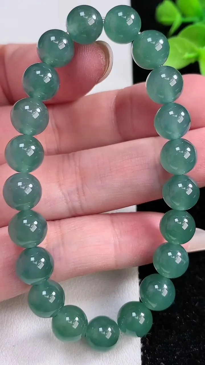 天然A货翡翠圆珠手串，尺寸8.8-21颗，重:24.38g12月15日
工厂直销收藏佳品,种好水足，色泽均匀，有种有色，上手高大气！