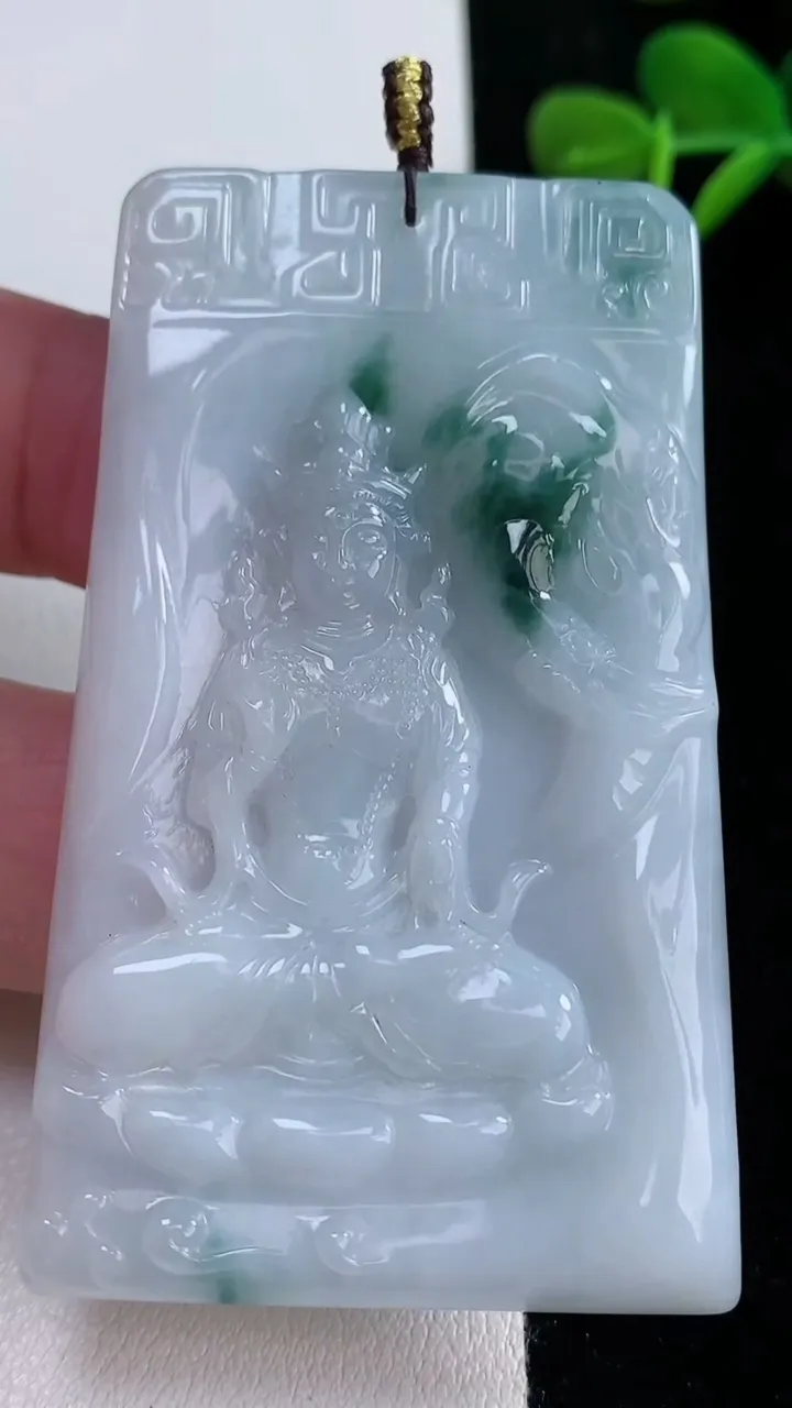 天然A货翡翠飘花普贤菩萨吊坠，尺寸64.2-39.3-5.3，重量:34.68g
12月15日