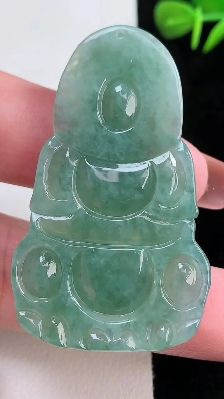 天然A货翡翠观音菩萨吊坠，尺寸52.4-31.2-5.4，重量:16.24g
12月15日