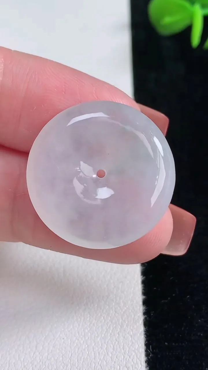 天然A货翡翠平安扣吊坠，尺寸24.6-5，重量:6.58g
12月15日