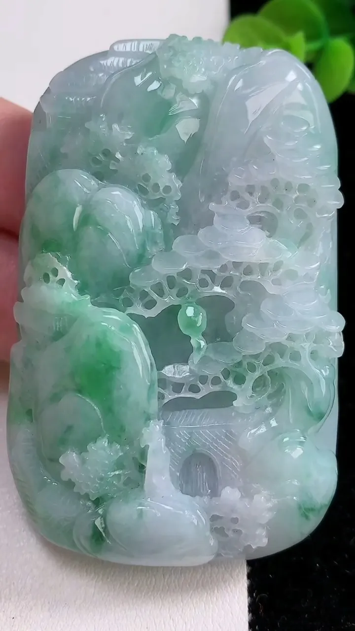 天然A货翡翠山水牌吊坠，尺寸70-45.6-13.5，重:96.33g
12月15日