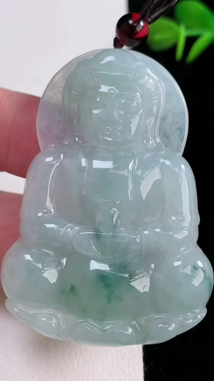 天然A货翡翠飘花观音菩萨吊坠，尺寸55.4-39.6-5.5，重量:22.24g
12月15日