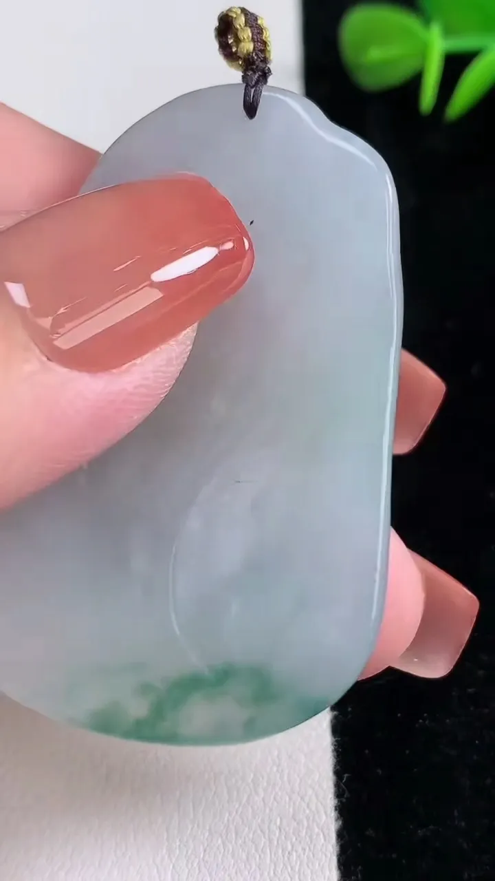 天然A货翡翠飘花观音菩萨吊坠，尺寸49.3-34-5，重量:20.91g
12月15日