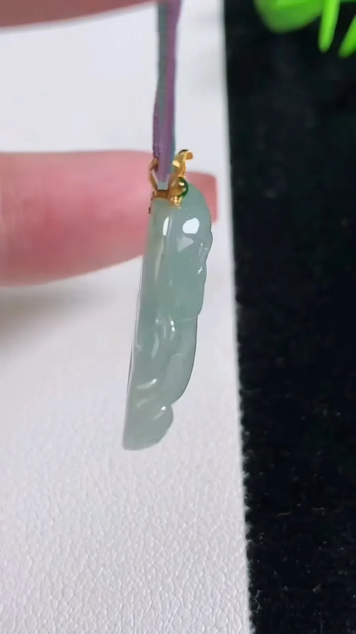 天然A货翡翠佛公吊坠，尺寸24.8-29.3-6，重量:6.44g
12月15日