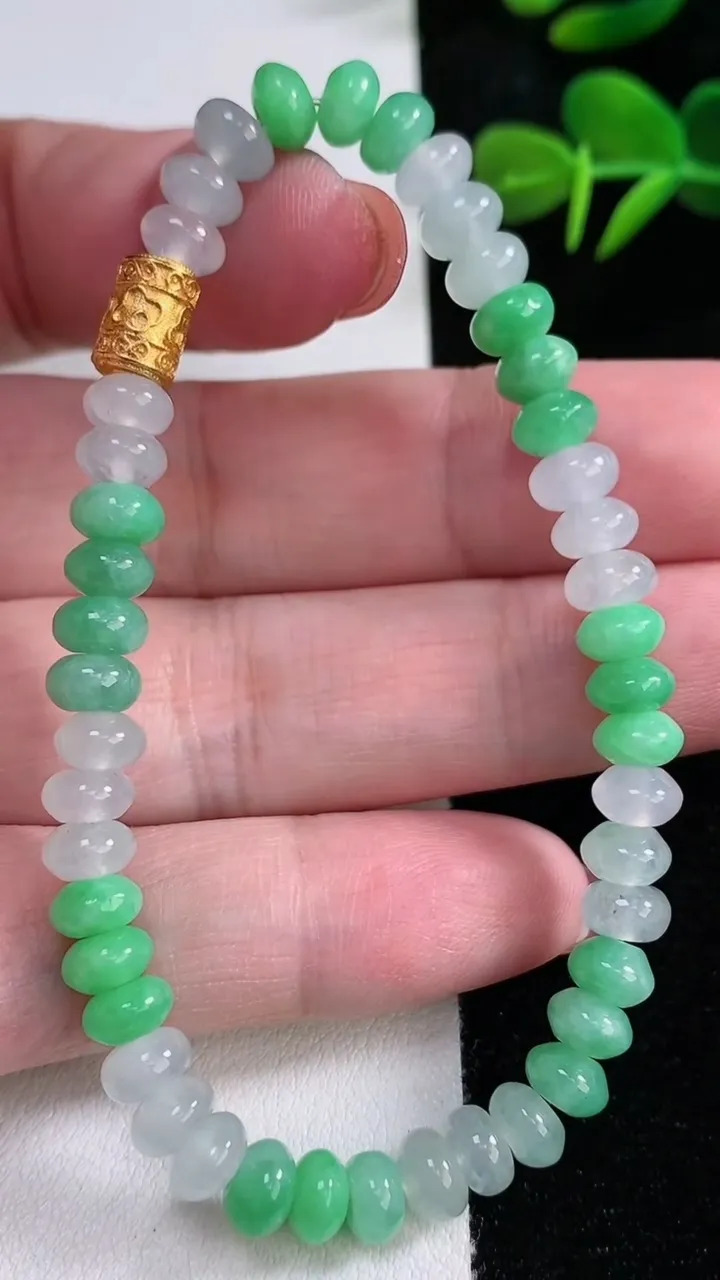 天然A货翡翠算盘珠手串，尺寸6.2-3.4-45颗，重量:14.16g12月15日
工厂直销收藏佳品,种好水足，色泽均匀，有种有色，上手高大气！